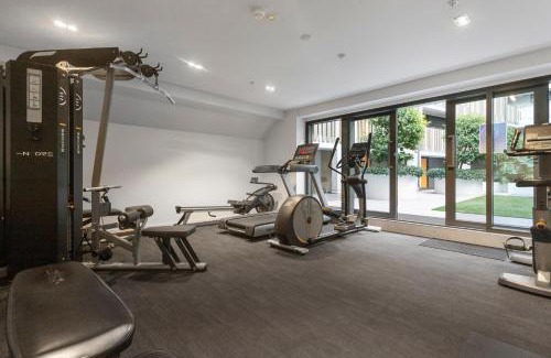 Newton Apartamento | Feel at Home with Aircon, Pool, Gym, WiFi