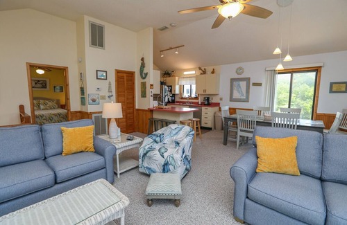 Tuckahoe Casa | Classic 4 BR oceanside beach cottage in Duck w/Community Pool & Tennis