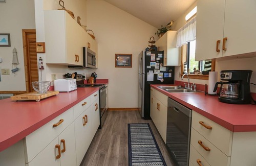 Tuckahoe Casa | Classic 4 BR oceanside beach cottage in Duck w/Community Pool & Tennis
