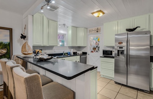 Laguna Beach Estates Cabaña | Feeling Beachy Cottage, Sleeps 6, Steps away from the beach!