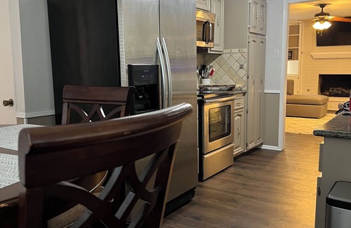 North San Antonio - SAT Casa | Feels like home. Cozy home in a quiet family-friendly neighborhood.