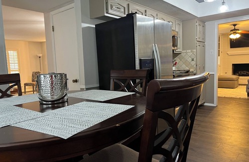 North San Antonio - SAT Casa | Feels like home. Cozy home in a quiet family-friendly neighborhood.