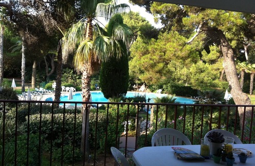 Giens Apartamento | Los pies en el agua Giens en un jardín junto al mar