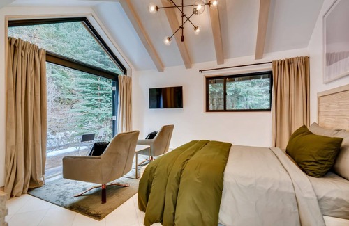 Idaho Springs Cabina | Feldspar Minimalist Modern