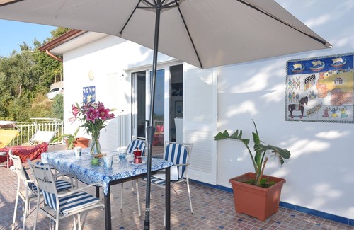 Castellabate Historic Centre Apartamento | Modern furnished apartment with large terrace - sea view!