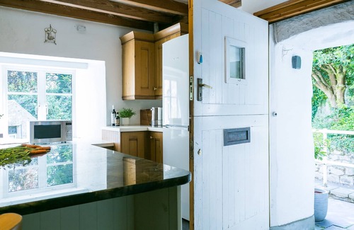 Llanfairpwllgwyngyll Cabaña | Felin Hen - sleeps 12 guests in 6 bedrooms