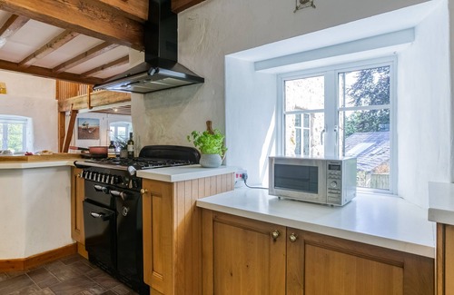 Llanfairpwllgwyngyll Cabaña | Felin Hen - sleeps 12 guests in 6 bedrooms