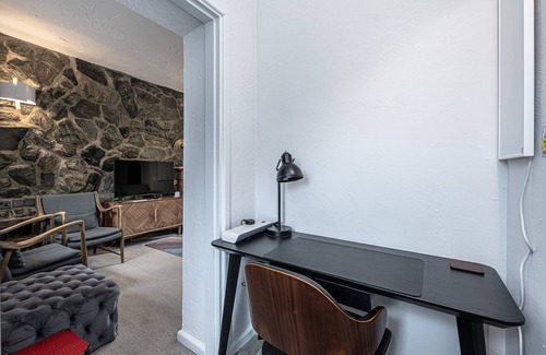 Llanfaelog Cabaña | Felin Traeth Cottage - a bungalow that sleeps 8 guests in 4 bedrooms