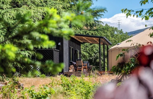 Lowburn Casa | Felton Road Homestead Retreat a private unique place amongst vineyards
