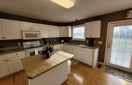 Baxter Casa | Fenced backyard! 6 miles to Cookeville Boat Dock!