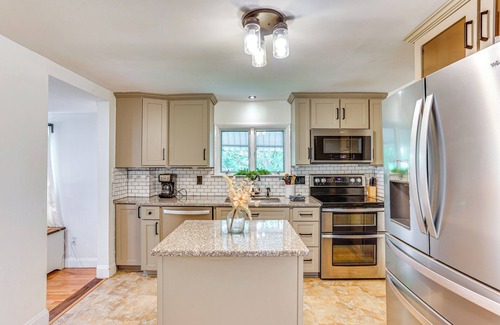 Bernville Casa | Fenced Backyard, Grill & Deck: Bernville Home!