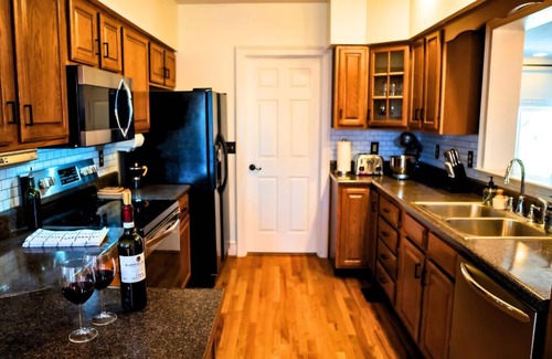 Shenandoah Casa | 🐶 Fenced Backyard Oasis🔥Hot Tub 🍕PizzaOven🃏Huge Game Room