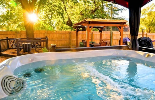 Shenandoah Casa | 🐶 Fenced Backyard Oasis🔥Hot Tub 🍕PizzaOven🃏Huge Game Room