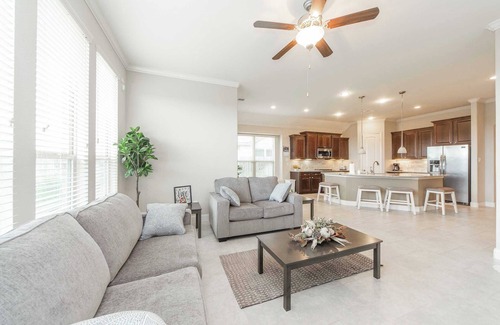Cypress Casa | Fenced Backyard｜Pet Friendly｜Garage Access｜Single-Story｜Long-term Stay #41228