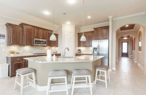 Cypress Casa | Fenced Backyard｜Pet Friendly｜Garage Access｜Single-Story｜Long-term Stay #41228