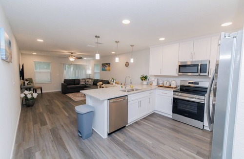 Northside Casa | Fenced Haven Between Jax Airport & Ocean Beach