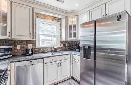 Matthews Casa | Fenced in backyard 4 Family gatherings & Dog Park