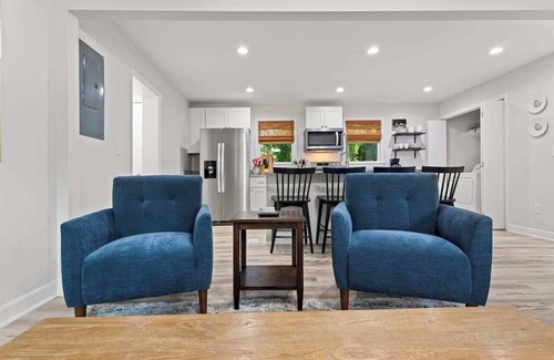 Zebulon Casa | Fenced In|Updated|Pets OK|3 Bed 2 Bath|Walkable DT
