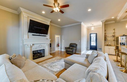 Denham Springs Casa | Fenced-In Yard and Pond Views Home 18 Mi to LSU!