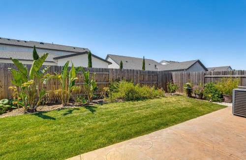 Roseville Apartamento | Fenced-In Yard Apt 7 Mi to Westfield Galleria