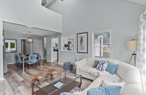 Tranquil Harbour Casa | Fenced in yard, Short walk to the beach from this spacious home. Dogs welcome!!