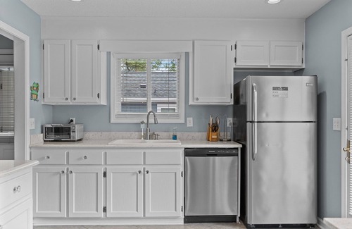 Tranquil Harbour Casa | Fenced in yard, Short walk to the beach from this spacious home. Dogs welcome!!