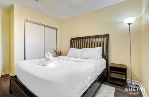 Wells Branch Apartamento | Fenced Yard 2BR 1BA 10m to Domain Near Downtown Pets OK by AUSTIN VACAY
