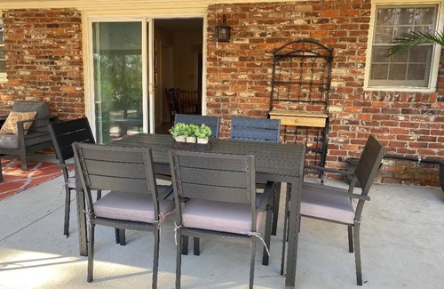 Savannah Casa | Savannah Family Getaway - Dog Friendly