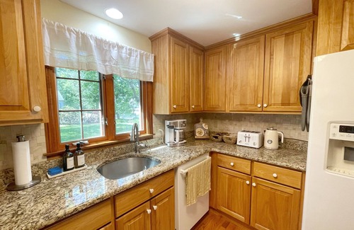 Yarmouth Port Casa | FencedYard/FirePit/LargeHouse/PetFriendly