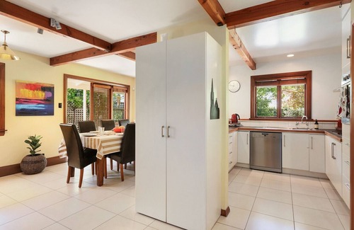 Fendalton Cabaña | Fendalton Villa - Christchurch Holiday Home