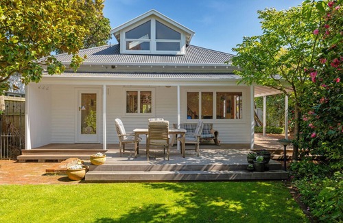 Fendalton Cabaña | Fendalton Villa - Christchurch Holiday Home