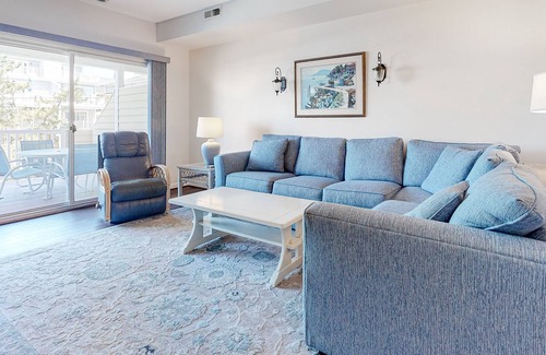 Fenwick Island Casa | Fenwick Island home with beach access, pool, central AC & private washer/dryer