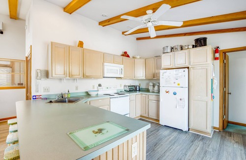 Fenwick Island Casa | Fenwick Island spacious beach house with deck, W/D & full kitchen - dog-friendly