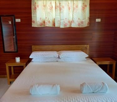 Port Barton Hotel | Ferellee Beach Front Inn