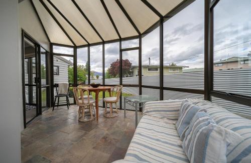 Te Anau Casa | Ferg Escape - Te Anau Holiday Home