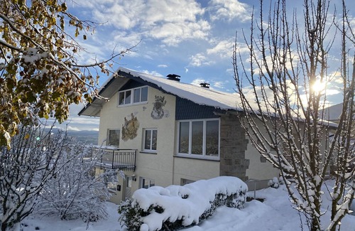 Poppenhausen Apartamento | Ferienhaus Rhönschön mit Blick auf die Wasserkuppe
