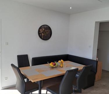 Breitenstein Apartamento | Ferienapartment "Zur Linde"