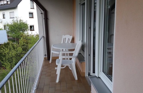 Zirndorf Apartamento | Casa de vacaciones en el borde del bosque con balcón