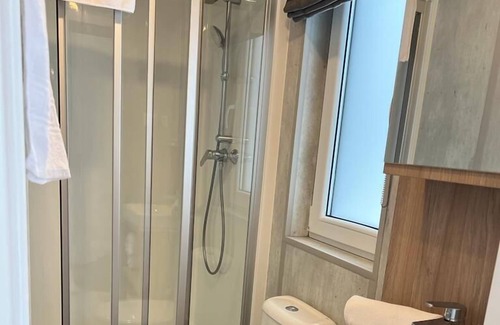 Bodenwoehr Apartamento | Ferienhaus am See mit Terrasse
