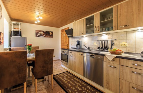 Grossschoenau Apartamento | Ferienhaus Sissi mit Whirlpool, Sauna u Sehr Ruhig