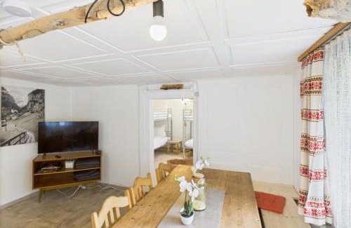 Buers Casa | Ferienhaus zum Klettersteig - Kletterwand, Abstellraum für Ski oder Bikes, Sauna, Kellerbar,