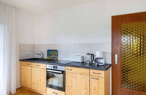 Radmuhl Apartamento | Apartamento 'Ferienhof Im Salzbachtal Comfort OG' con jardín y balcón compartidos