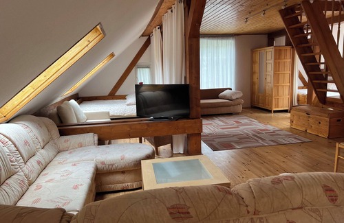 Boitzenburger Land Complejo | Ferienhof Schmetterlingsgarten Ferienwohnung 2 Dachgeschoss mit Garten