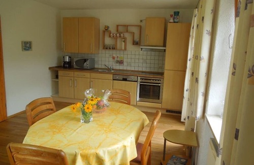 Neunburg vorm Wald Apartamento | Apartamento con barbacoa en el jardín y muchos animales en la granja para los niños.