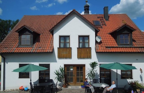 Neunburg vorm Wald Apartamento | Apartamento con barbacoa en el jardín y muchos animales en la granja para los niños.