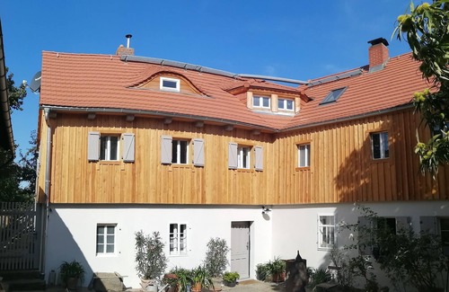 Schoenfeld-Weissig Apartamento | Ferienwohnung Alte Post mit Terrasse, Kamin und Gartenblick