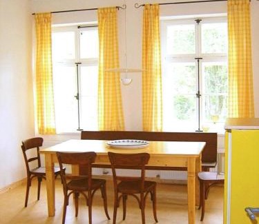 Bernried Apartamento | Ferienwohnung Altes Schulhaus in Leithen - Bernried