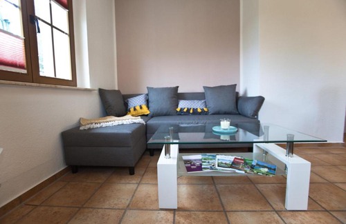 Apfelstadtaue Apartamento | Ferienwohnung am Schwimmbachtal