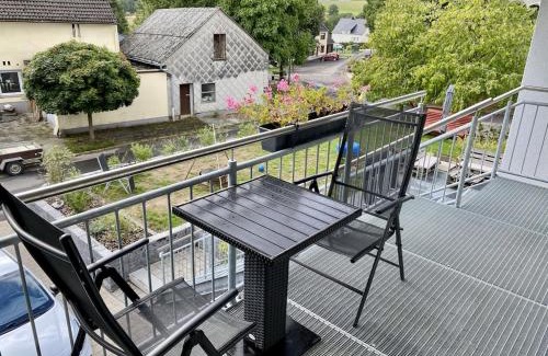 Hinzert-Polert Apartamento | Ferienwohnung Brunnenblick