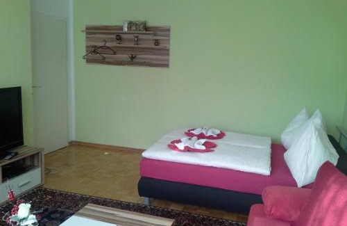 Hafendorf Apartamento | Ferienwohnung Burgblick